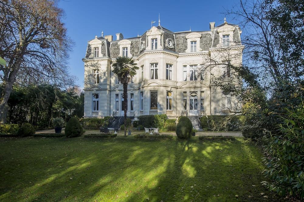 Chateau De Verrieres &