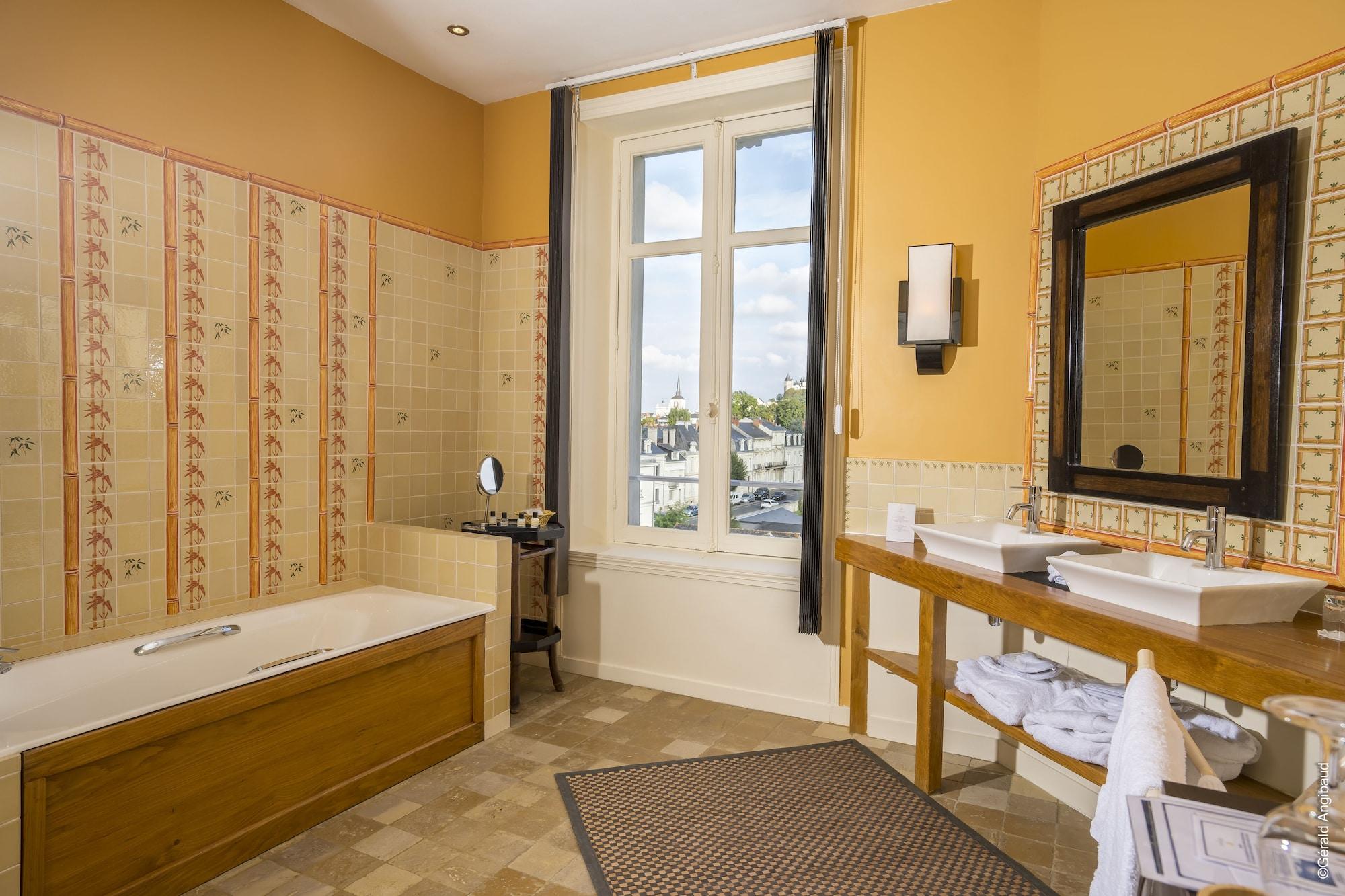 Chateau De Verrieres & 5*